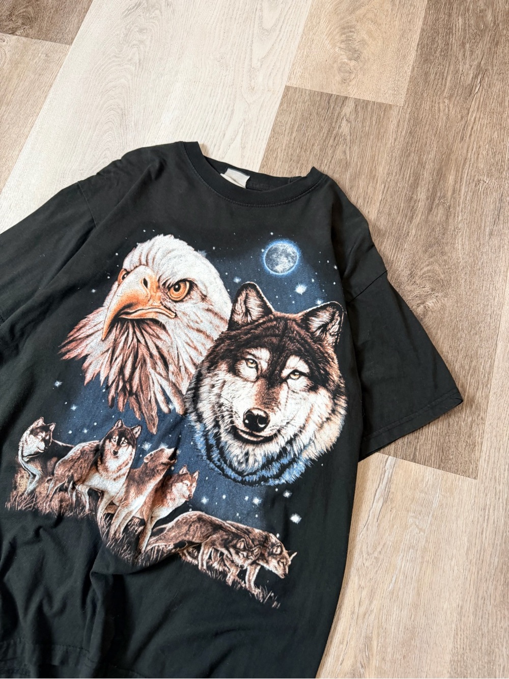 Vintage 90s Black Graphic Tee with Wolf and Eagle Print - Picture 4 of 6